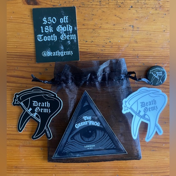 New The Great Frog LA MELROSE LONDON 10th year cream graphic design tote bag pin - Picture 4 of 4